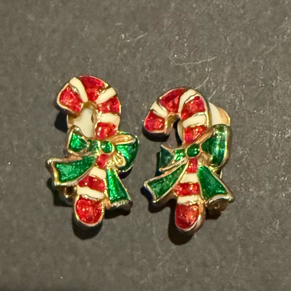 🎄 Enamel Candy Cane Clip-On Earrings – Festive Holiday Jewelry 🎄
